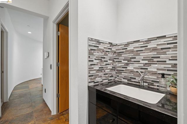 6343 Skyline Blvd, Oakland, CA 94611