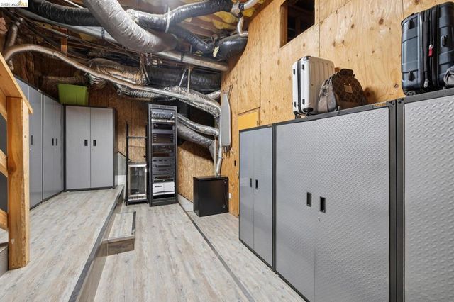 6343 Skyline Blvd, Oakland, CA 94611