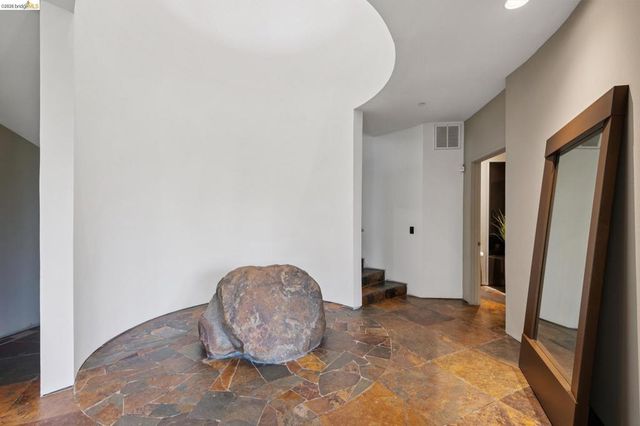 6343 Skyline Blvd, Oakland, CA 94611