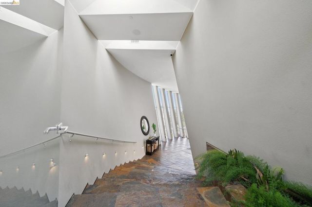 6343 Skyline Blvd, Oakland, CA 94611
