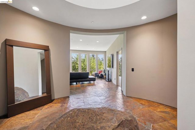 6343 Skyline Blvd, Oakland, CA 94611