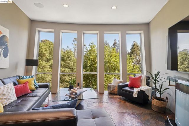 6343 Skyline Blvd, Oakland, CA 94611