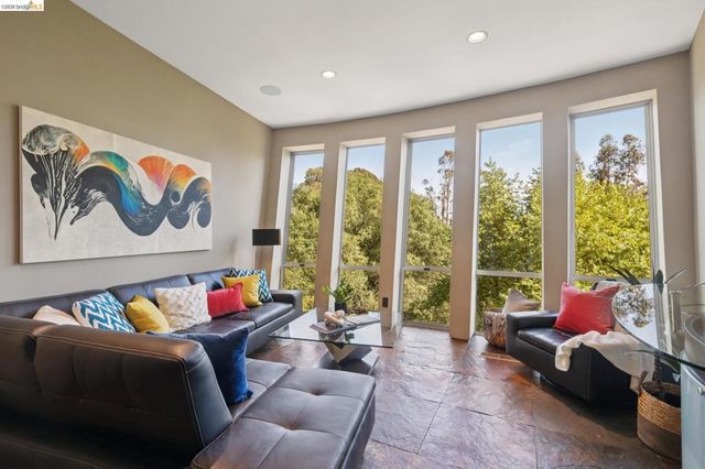 6343 Skyline Blvd, Oakland, CA 94611