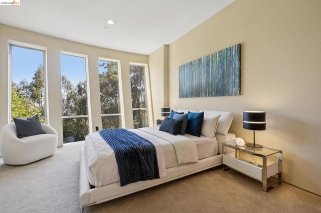 6343 Skyline Blvd, Oakland, CA 94611