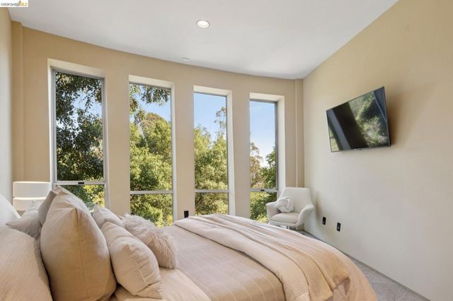 6343 Skyline Blvd, Oakland, CA 94611
