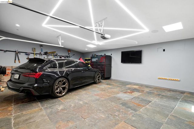 6343 Skyline Blvd, Oakland, CA 94611