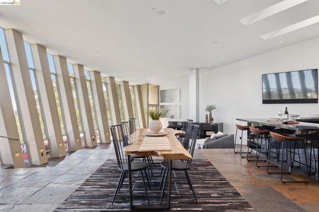 6343 Skyline Blvd, Oakland, CA 94611