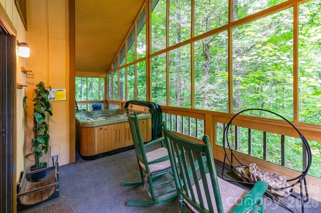 86 Mountain Road, Maggie Valley, NC 28751