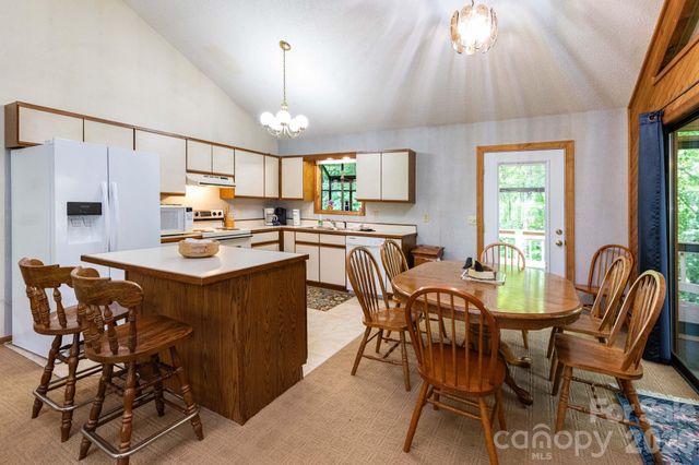 86 Mountain Road, Maggie Valley, NC 28751