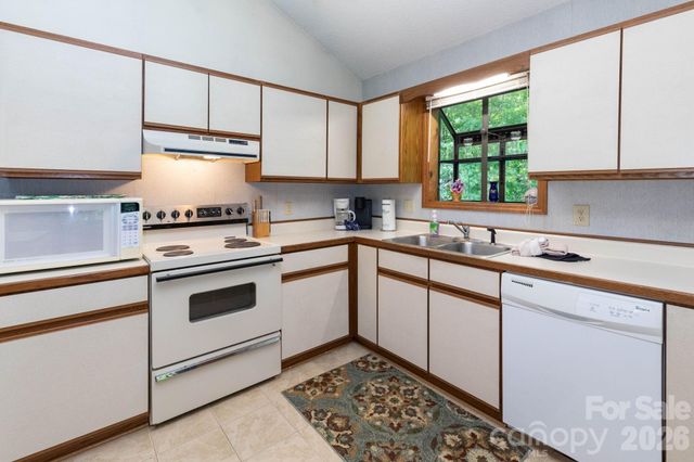 86 Mountain Road, Maggie Valley, NC 28751