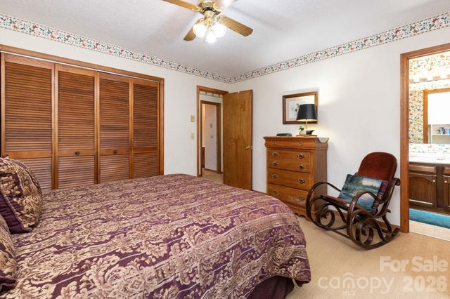 86 Mountain Road, Maggie Valley, NC 28751