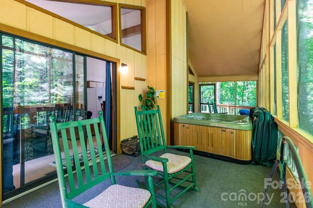 86 Mountain Road, Maggie Valley, NC 28751