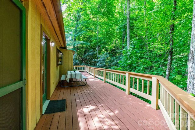 86 Mountain Road, Maggie Valley, NC 28751