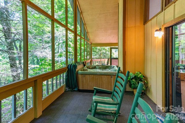86 Mountain Road, Maggie Valley, NC 28751
