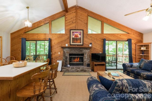 86 Mountain Road, Maggie Valley, NC 28751