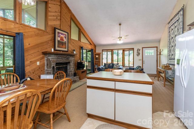 86 Mountain Road, Maggie Valley, NC 28751