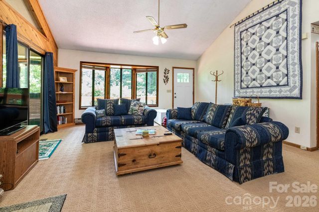 86 Mountain Road, Maggie Valley, NC 28751