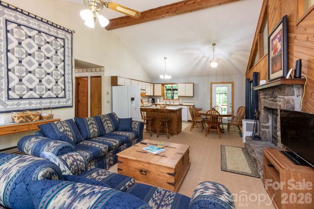 86 Mountain Road, Maggie Valley, NC 28751