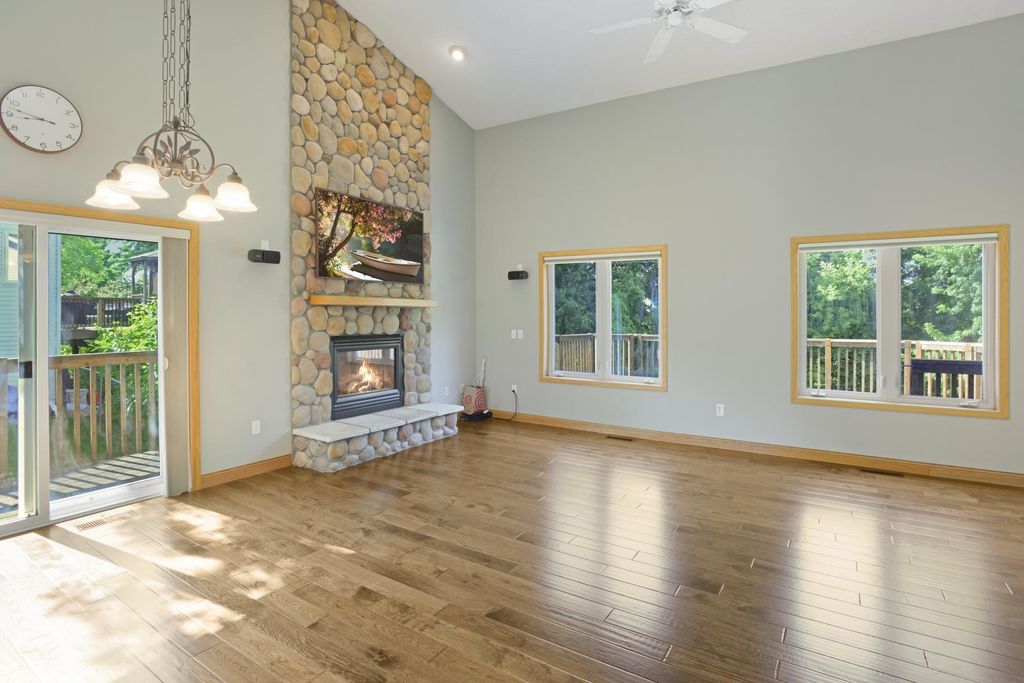 6926 Taylor Drive, Savage, MN 55378