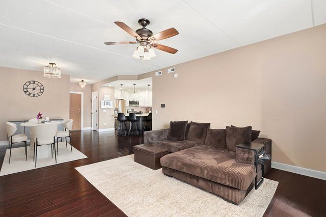 8727 W Bryn Mawr Avenue 606, Chicago, IL 60631