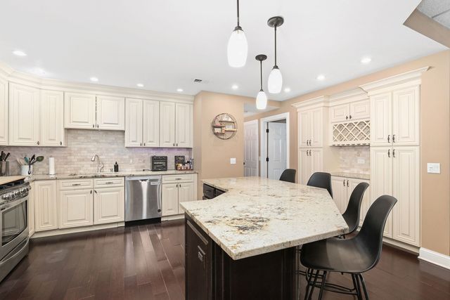 8727 W Bryn Mawr Avenue 606, Chicago, IL 60631