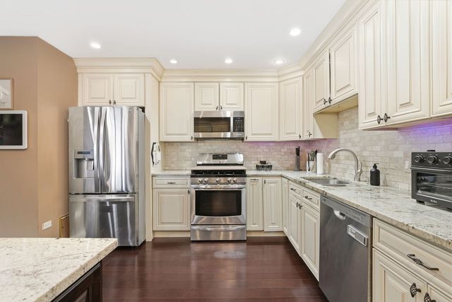 8727 W Bryn Mawr Avenue 606, Chicago, IL 60631