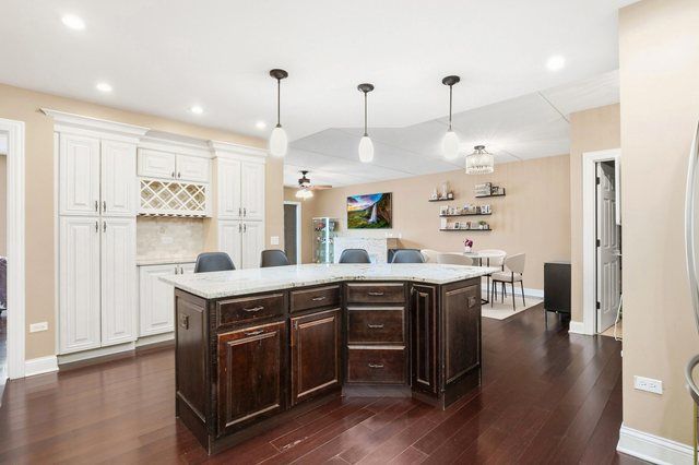 8727 W Bryn Mawr Avenue 606, Chicago, IL 60631