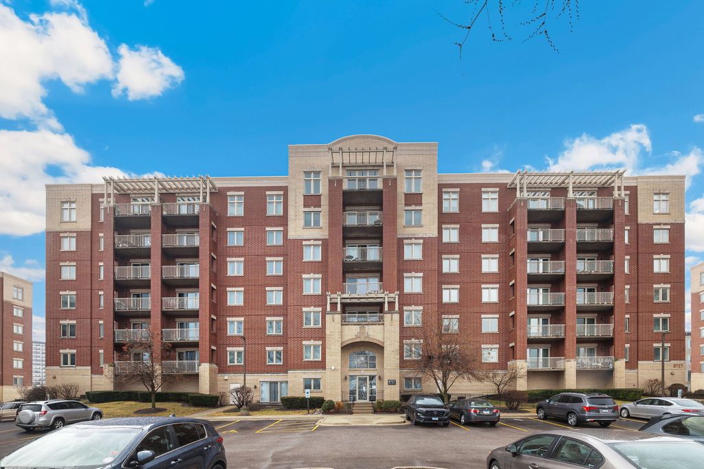 8727 W Bryn Mawr Avenue 606, Chicago, IL 60631