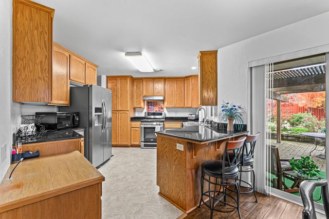 1023 Highlands Drive, Eagle Point, OR 97524