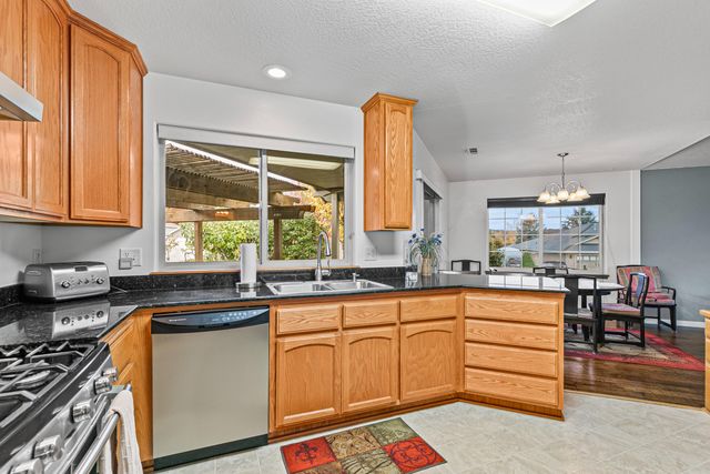 1023 Highlands Drive, Eagle Point, OR 97524