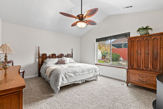 1023 Highlands Drive, Eagle Point, OR 97524