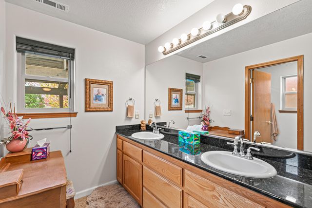 1023 Highlands Drive, Eagle Point, OR 97524