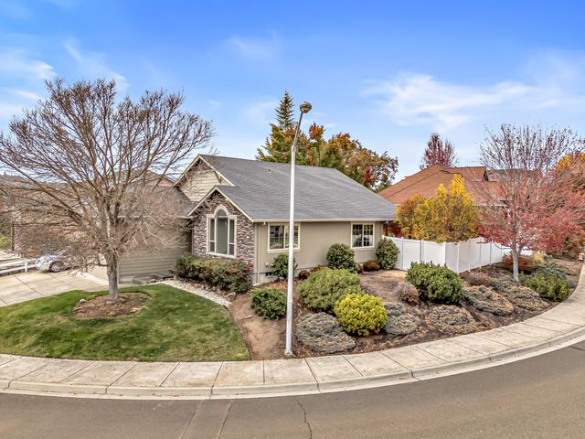 1023 Highlands Drive, Eagle Point, OR 97524