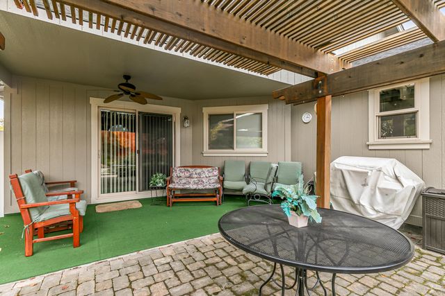 1023 Highlands Drive, Eagle Point, OR 97524