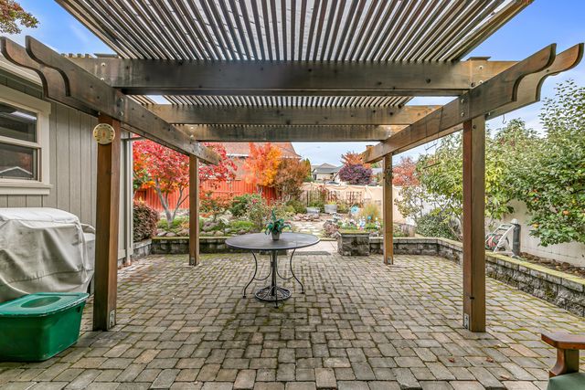 1023 Highlands Drive, Eagle Point, OR 97524