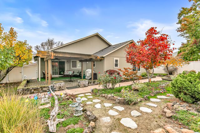 1023 Highlands Drive, Eagle Point, OR 97524