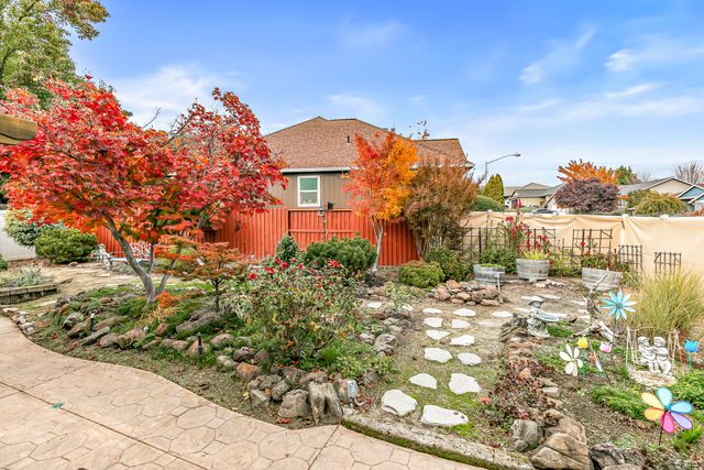 1023 Highlands Drive, Eagle Point, OR 97524