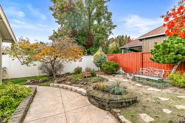 1023 Highlands Drive, Eagle Point, OR 97524