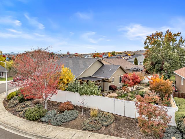 1023 Highlands Drive, Eagle Point, OR 97524