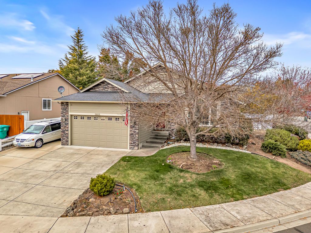 1023 Highlands Drive, Eagle Point, OR 97524