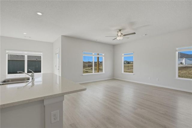 707 SW 6th Terrace, Oak Grove, MO 64075