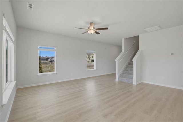 707 SW 6th Terrace, Oak Grove, MO 64075
