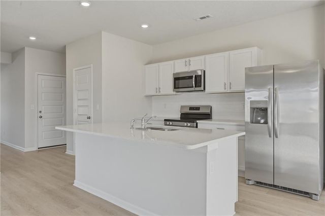 707 SW 6th Terrace, Oak Grove, MO 64075