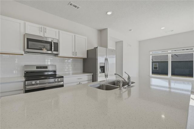707 SW 6th Terrace, Oak Grove, MO 64075
