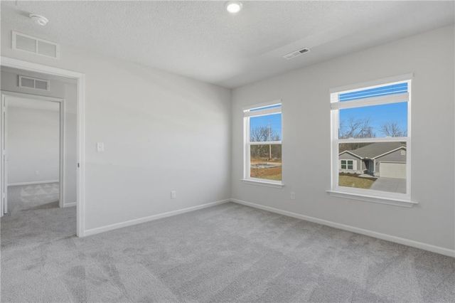 707 SW 6th Terrace, Oak Grove, MO 64075