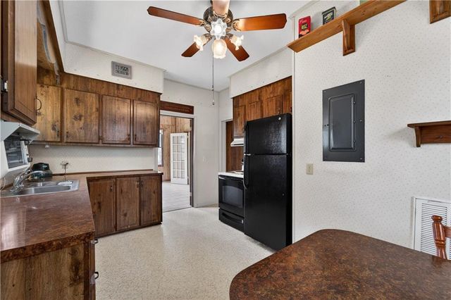 417 E Sellers Street E, Douglas, GA 31533