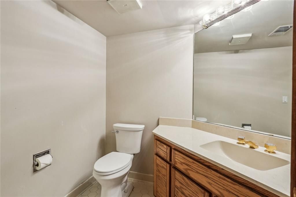 Image 25 of property listing at 562 Pine Valley Road SE, Marietta, GA 30067