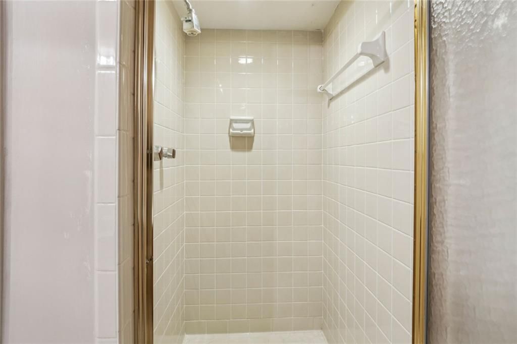 Image 26 of property listing at 562 Pine Valley Road SE, Marietta, GA 30067
