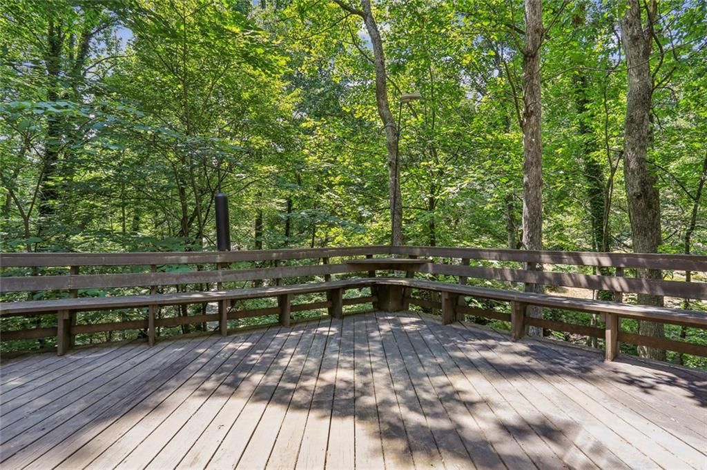 Image 30 of property listing at 562 Pine Valley Road SE, Marietta, GA 30067