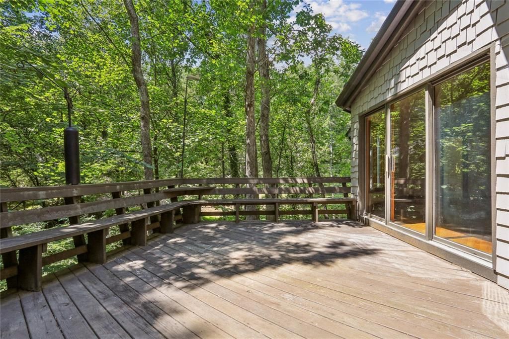 Image 31 of property listing at 562 Pine Valley Road SE, Marietta, GA 30067